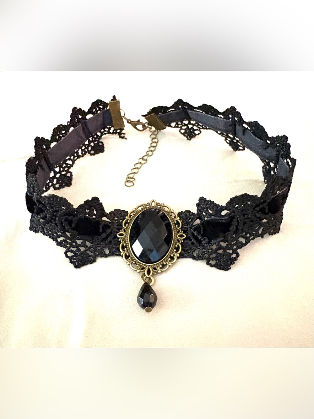 Black Lace Gothic Choker Necklace with Faceted Pendant. NWT.